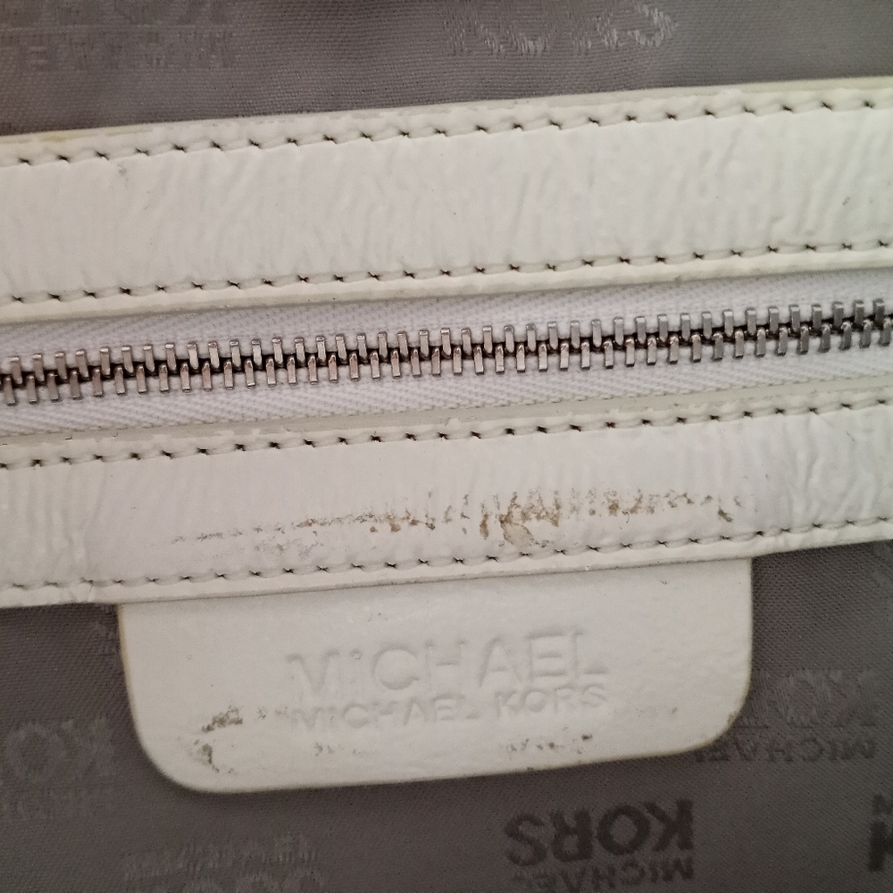Michael Kors White Patent Leather Quilted Hand Bag - Picture 14 of 14